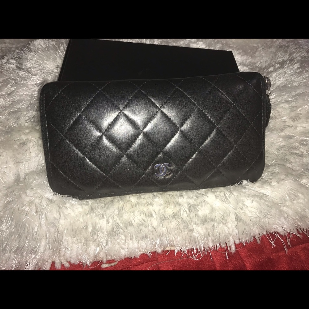 Chanel Black continental zippy wallet